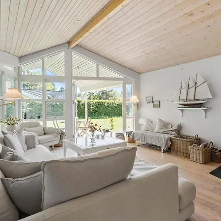 Feriehus Stunning In With Kitchen *